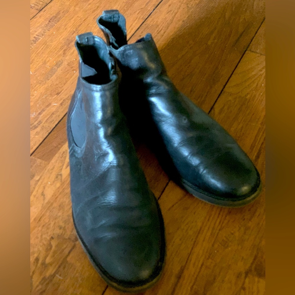 STEVE MADDEN | Chelsea Style Black Leather Boots ~ Sz 44